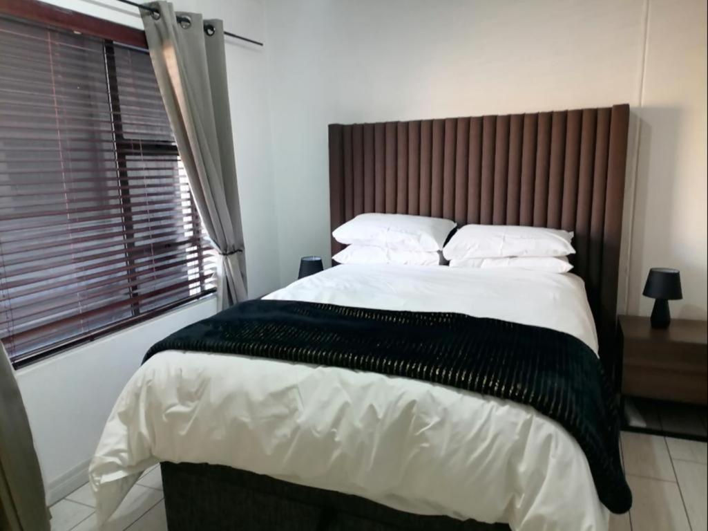 Emabheleni Executive Suites Westpoint Joanesburgo Quarto foto